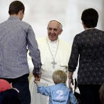 Il papa chiede alle famiglie di affidarsi alla Santa Famiglia