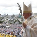Papa Francesco a Maurizio con un pensiero ai giovani in un paese in grande sviluppo