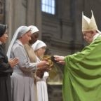 Papa Francesco invita a testimoniare Gesù