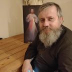 Padre Jarek Cielecki continua il suo apostolato tramite i mezzi di comunicazione