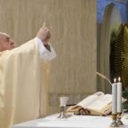 Papa Francesco invita a lasciarsi consolare da Dio