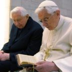 Mons. Georg Ratzinger:  una vita insieme al fratello Joseph