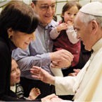 Papa Francesco alle famiglie: abbiamo bisogno di figli