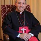 Vescovo Suetta, il Ddl Zan va fermato: “Si rischia di criminalizzare il dissenso legittimo col rischio di una deriva pericolosissima”