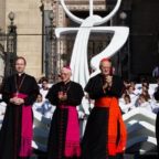 Budapest in adorazione eucaristica aspettando il papa
