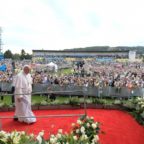 Papa Francesco ai giovani: non siate tristi