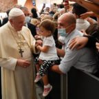 Papa Francesco: il battesimo genera uguaglianza in Cristo