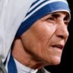 Santa Madre Teresa di Calcutta: «Dobbiamo vivere la nostra vita in modo bello. Abbiamo Gesù con noi e Lui ci ama»