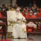 Papa Francesco al Te Deum invita allo stupore del Natale