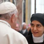 Il papa invita i consacrati alla memoria ed al discernimento