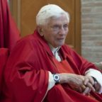 Joseph Ratzinger - che portò il tema degli abusi sessuali all'attenzione della Chiesa - calunniato come bugiardo e in Germania si è dimesso nessun responsabile della Chiesa. «È tempo di decisioni»