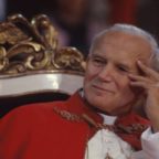 La lezione di Giovanni Paolo II: così la democrazia si trasforma in totalitarismo