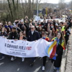 4.000 giovani con Rondine: ‘In cammino per la pace’ per annodare insieme le bandiere di Russia e Ucraina