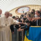 Papa Francesco prega per la pace in Ucraina