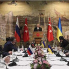 Il tavolo dei negoziati del Sultano a Istanbul