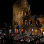 La Via Crucis al Colosseo. Papa Francesco, la sua idea di fraternità universale e di guerra
