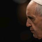 In quale misura Papa Francesco è coinvolto nel procedimento penale vaticano sulla gestione dei fondi della Segreteria di Stato?
