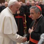 Il Papa è stato ingannato. Chi e come ha potuto indurre il Papa nel baratro del dubbio, fino alla «crocifissione cautelare” del Cardinal Becciu?