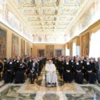 Papa Francesco invita a non tradire l’educazione alla cultura della cura