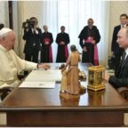 Putin rinuncia all’incontro e sembra voler dire a papa Francesco: ‘Il tuo Dio non mi interessa’