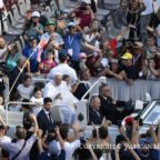Papa Francesco invita a difendere la famiglia