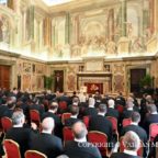 Papa Francesco invita le congregazioni a denunciare gli abusi
