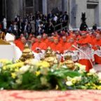 Papa Francesco ai cardinali: non distogliete lo sguardo da Gesù