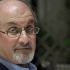 Salman Rushdie accoltellato prima di una conferenza a New York. L'Unione delle Comunità Islamiche d'Italia condanna fermamente l’aggressione