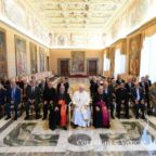 Il papa alla Caritas spagnola: stare con i poveri