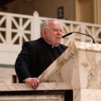 Arcivescovo Chaput: “Biden non è in comunione con la fede Cattolica”