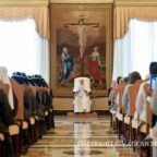 Papa Francesco: l’adorazione anima l’azione