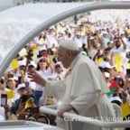 Papa Francesco invita a chiedere la pace a Dio