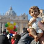 Domenica in piazza san Pietro si benedicono i Bambinelli