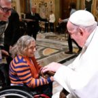 Papa Francesco ai disabili parla del ‘magistero della fragilità’