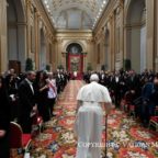 Papa Francesco agli ambasciatori: la pace fonda le radici nella verità