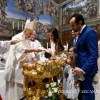 Papa Francesco: con il battesimo siamo figli di Dio
