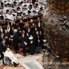 Papa  Francesco: i Magi aprono la strada allo stupore dell’adorazione
