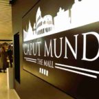 È stato aperto oggi «Caput Mundi The Mall», il «nuovo boutique mall nel cuore di Roma, nel centro del Mondo». Accanto a Piazza San Pietro