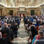 Papa Francesco ricorda a Caritas la profezia della carità