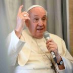 Gli incontri con i giornalisti come forma di governo papale